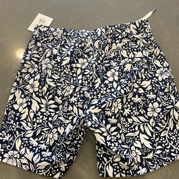 Onia Men’s Botanic 6” bathing suit - Picture 2 of 3